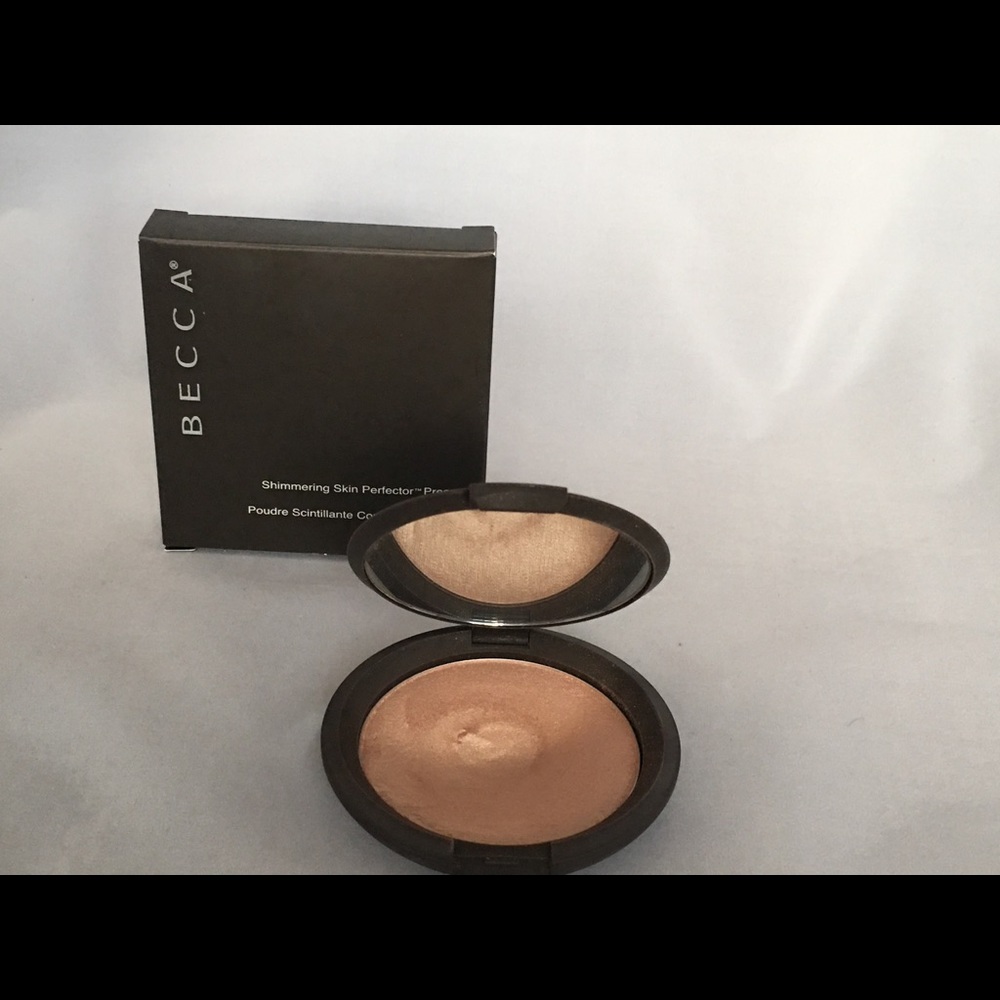 💢SOLD💢Opal highlighter by BECCA